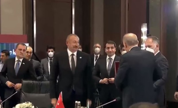 İlham Əliyevə Türk Dünyasının Ali nişanı təqdim edildi (FOTO-YENİLƏNİB)